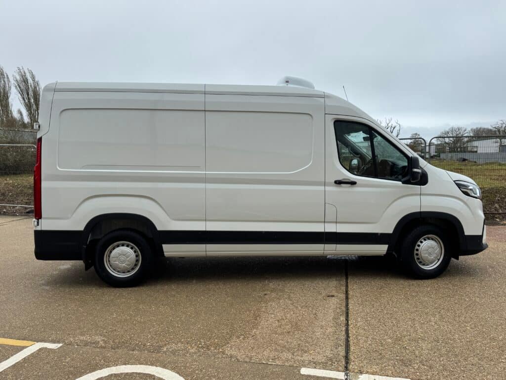 Maxus Deliver 9 L3H2 freezer van, photo 8 of 13
