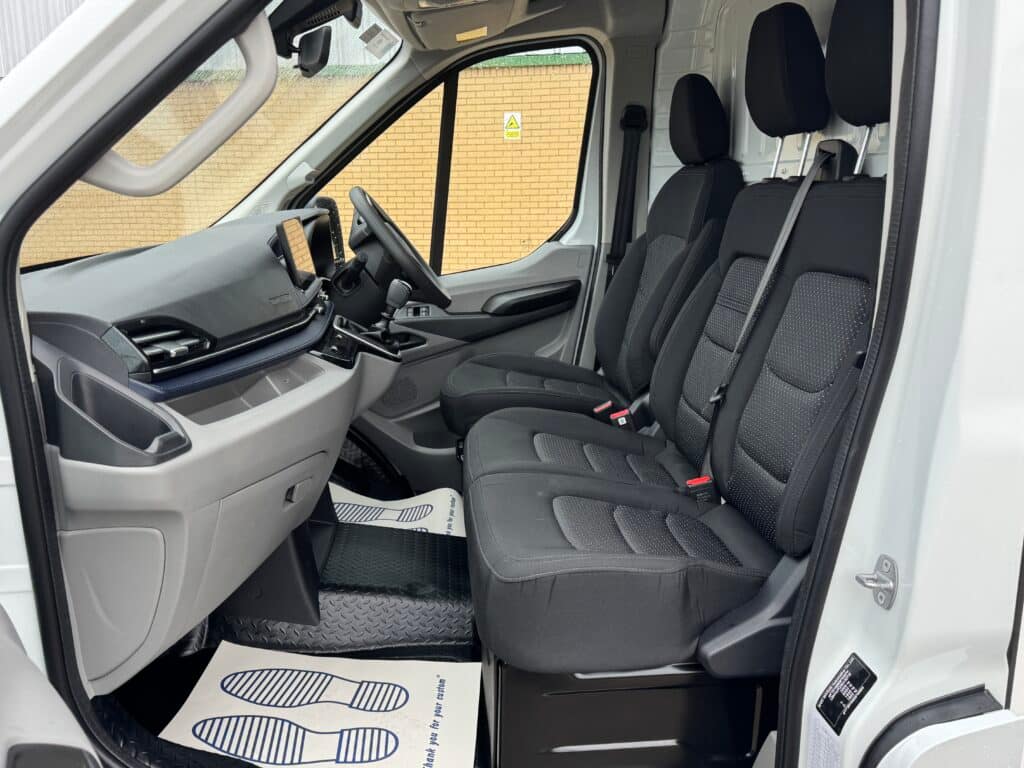 Maxus Deliver 9 L3H2 freezer van, photo 11 of 13