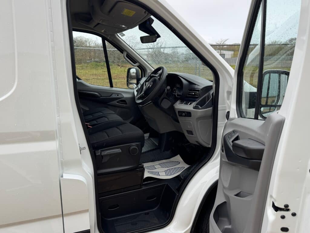 Maxus Deliver 9 L3H2 freezer van, photo 12 of 13