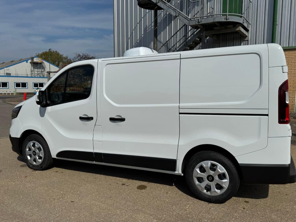 Renault Trafic SL30 freezer van, photo 4 of 13