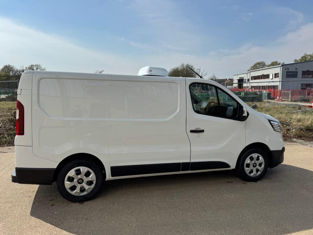 Renault Trafic SL30 freezer van, photo 8 of 13