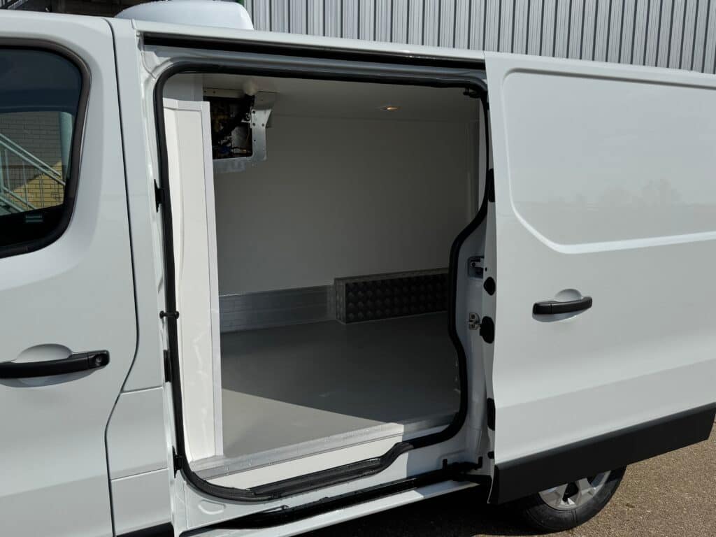 Renault Trafic SL30 freezer van, photo 10 of 13
