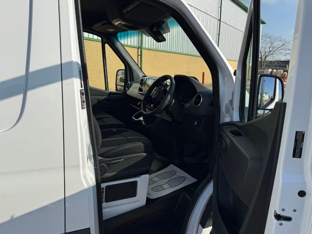 2026 Sprinter 315CDI L2H2 PRO chiller van, photo 11 of 16