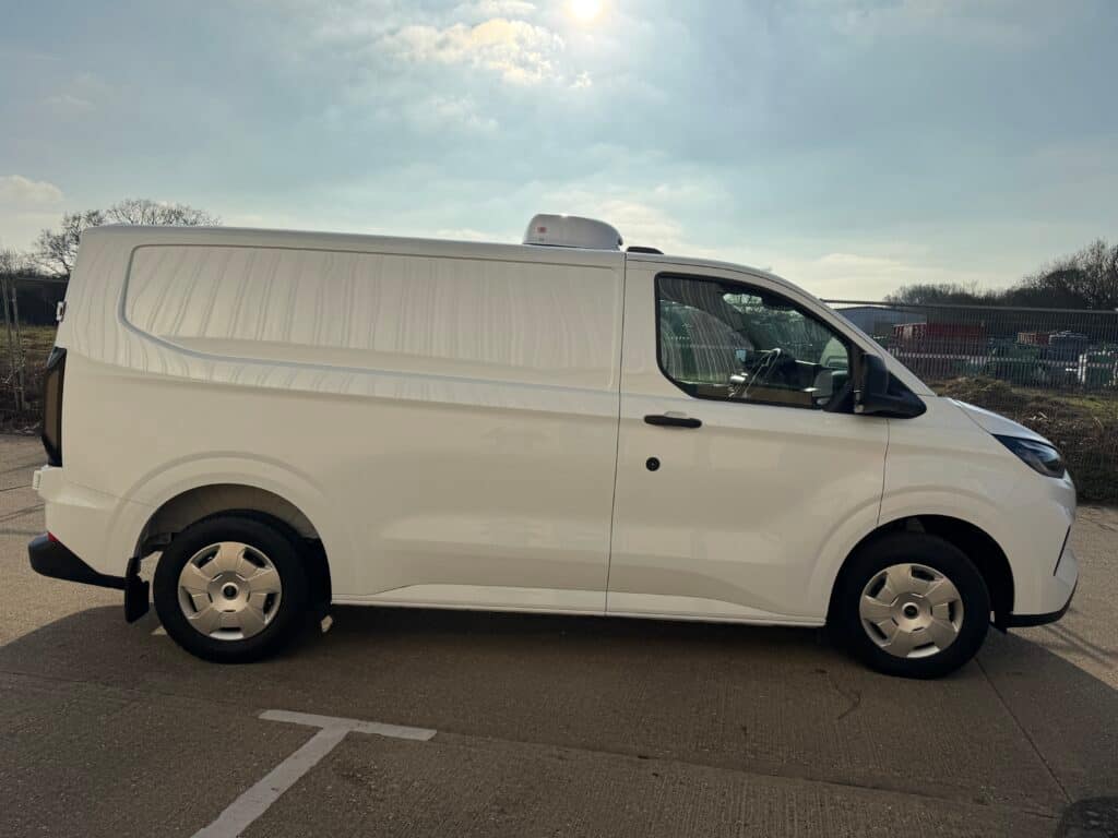 Ford Transit Custom L1H1 freezer van, photo 8 of 21