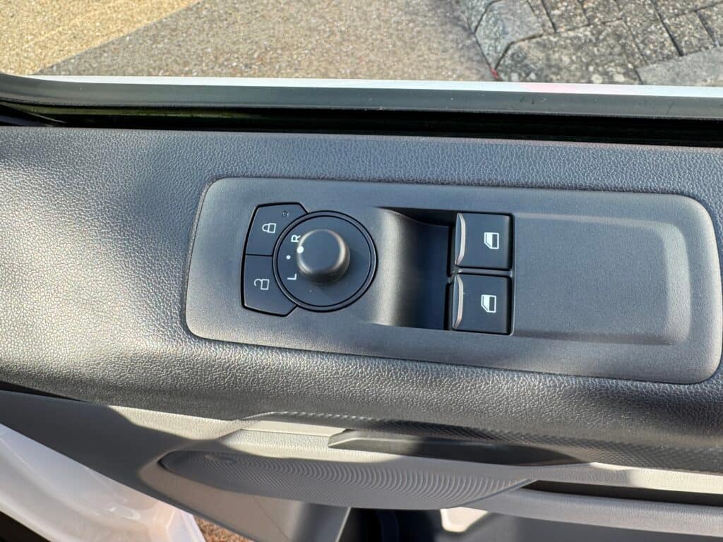 Ford Transit Custom L1H1 freezer van, photo 18 of 21