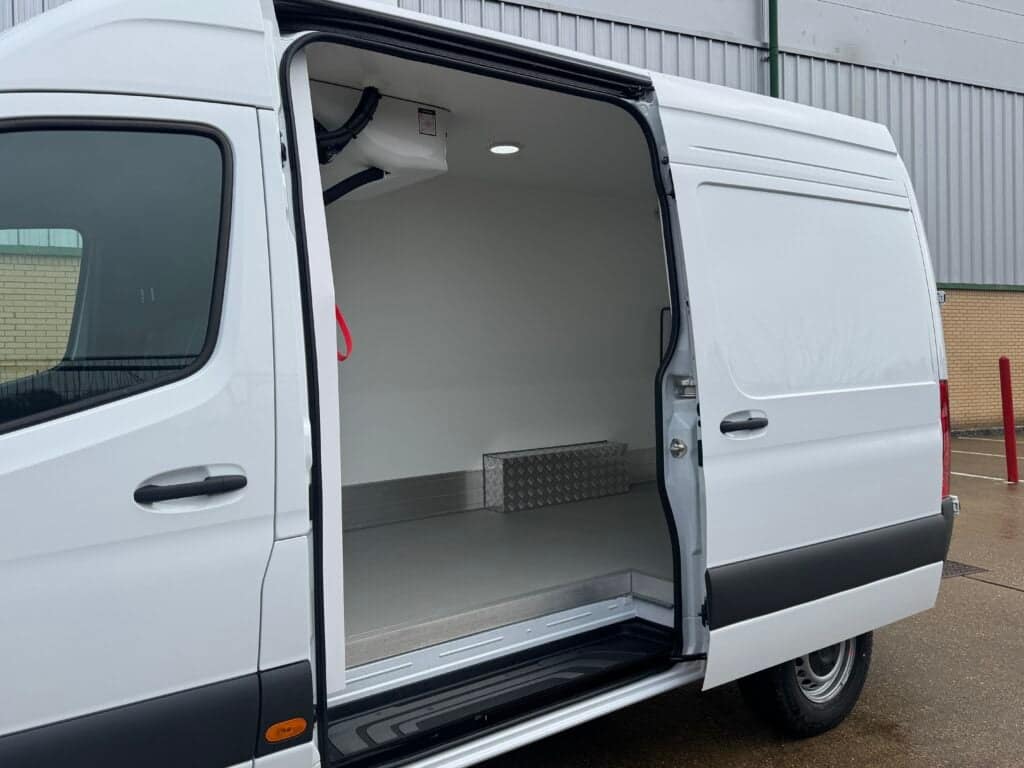 Mercedes eSprinter MWB chiller van, photo 9 of 17