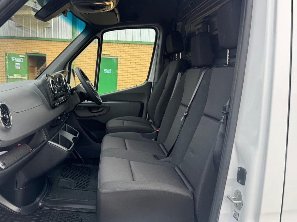 Mercedes eSprinter MWB chiller van, photo 14 of 17