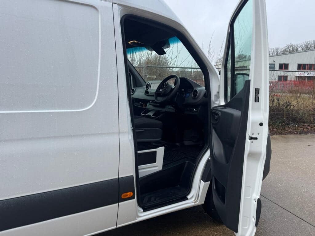 Mercedes eSprinter MWB chiller van, photo 15 of 17