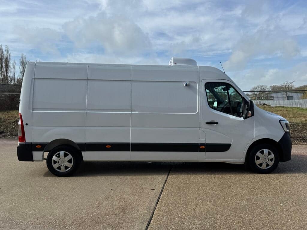 2022 Master 35 Business+ LWB chiller van, photo 8 of 14