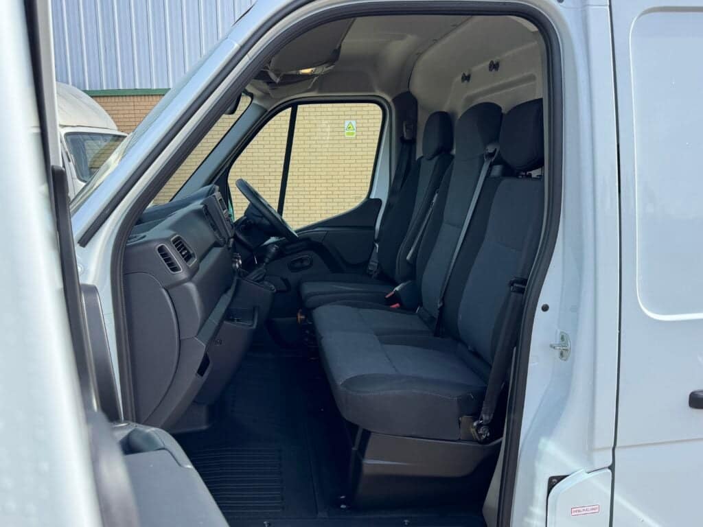 2022 Master 35 Business+ LWB chiller van, photo 11 of 14