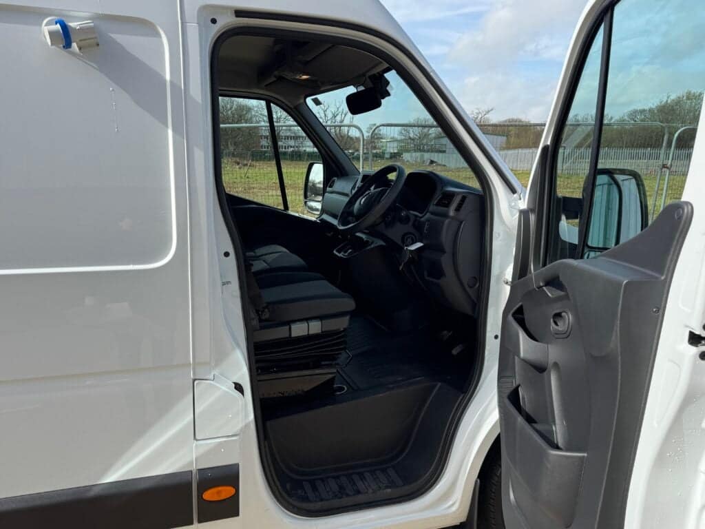 2022 Master 35 Business+ LWB chiller van, photo 12 of 14