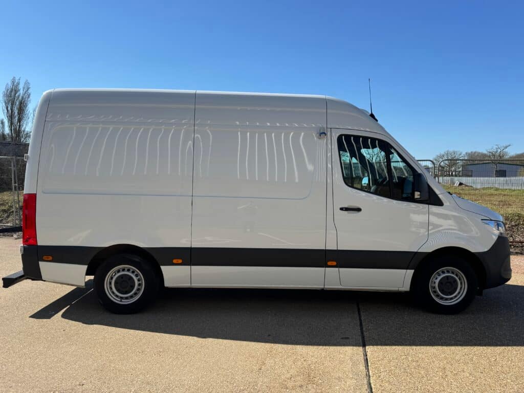 Mercedes Sprinter L2H2 deep freezer van, photo 7 of 13