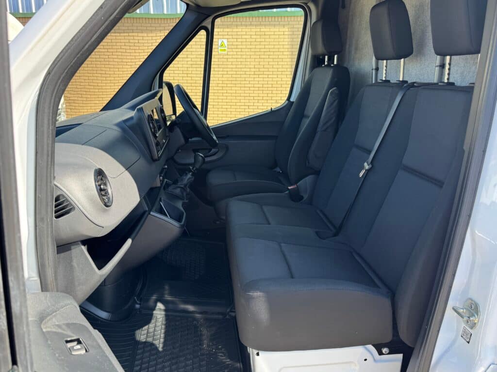 Mercedes Sprinter L2H2 deep freezer van, photo 12 of 13