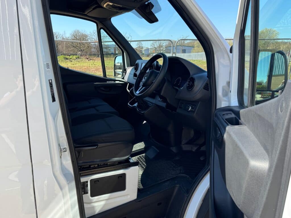 Mercedes Sprinter L2H2 deep freezer van, photo 9 of 13