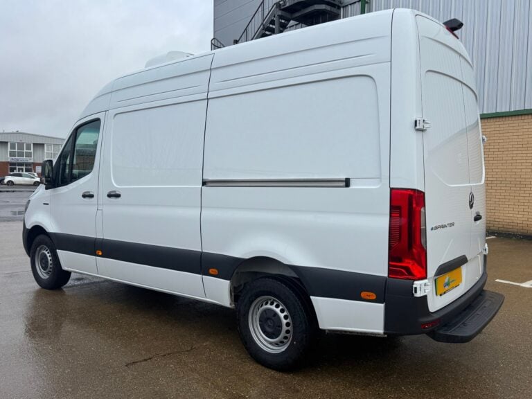 Mercedes eSprinter MWB refrigerated van – photo 4 of 21
