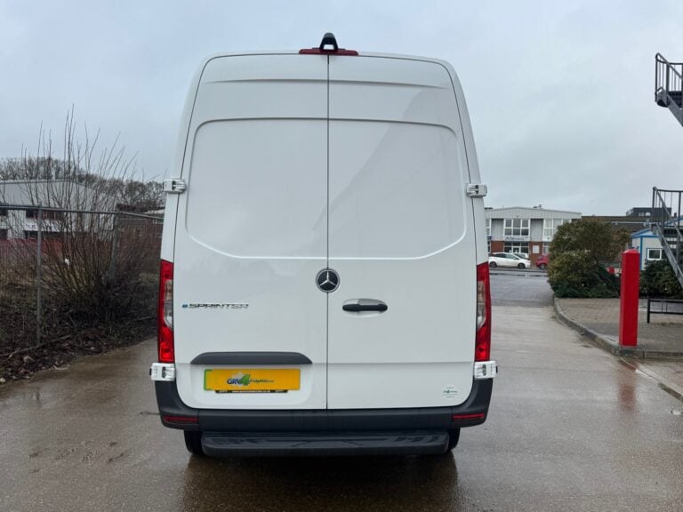 Mercedes eSprinter MWB refrigerated van – photo 5 of 21