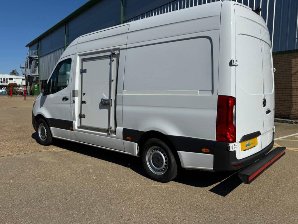 Mercedes Sprinter L2H2 deep freezer van, photo 4 of 13