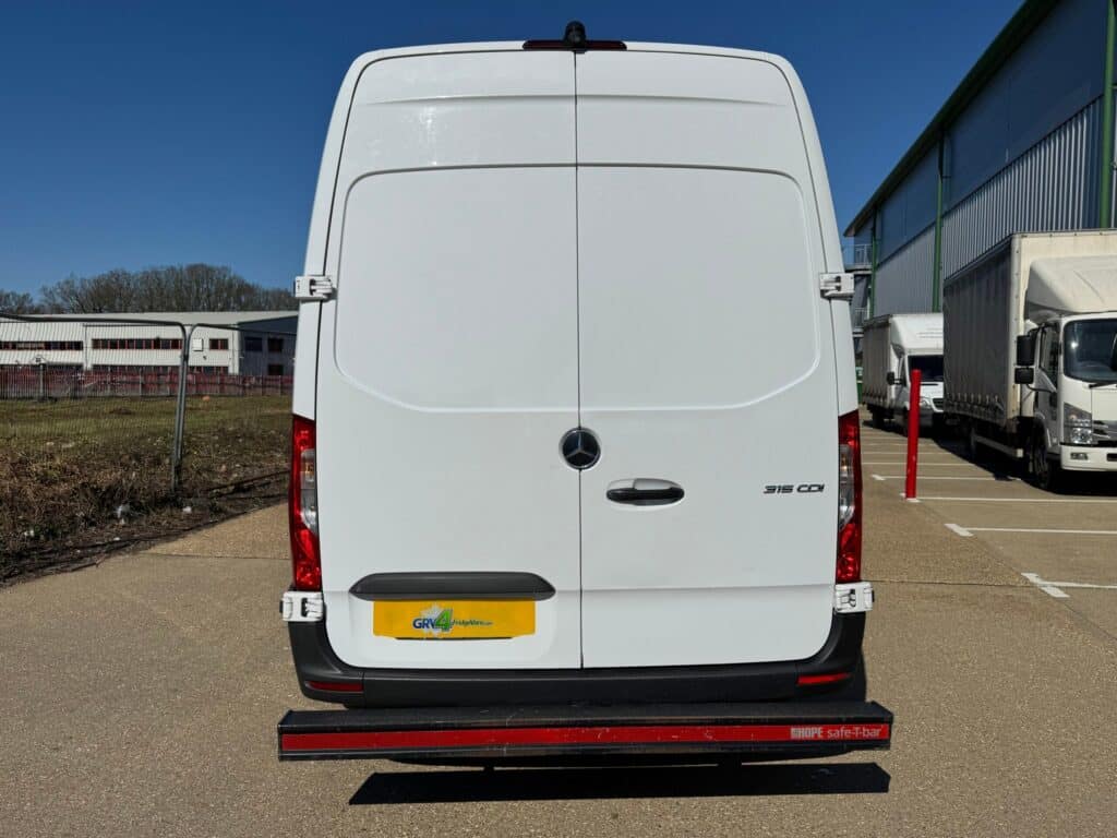 Mercedes Sprinter L2H2 deep freezer van, photo 5 of 13