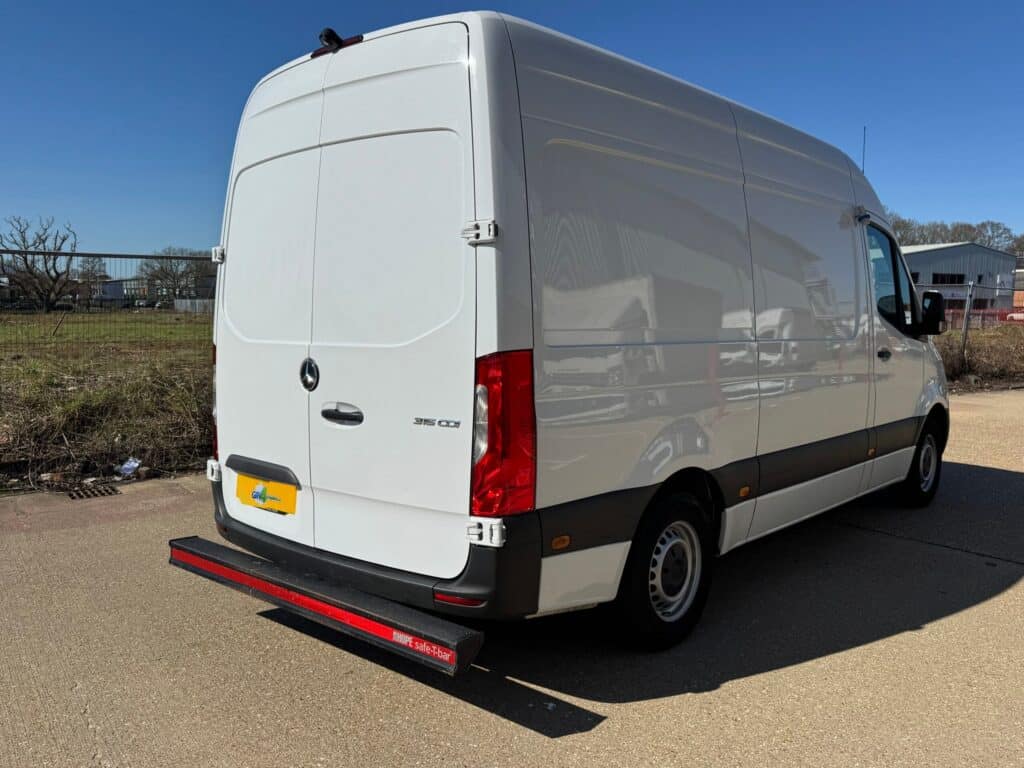 Mercedes Sprinter L2H2 deep freezer van, photo 6 of 13