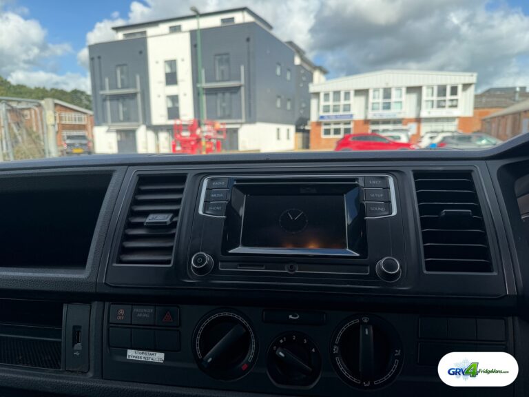 2018 Volkswagen Transporter T28 fridge van – infotainment screen