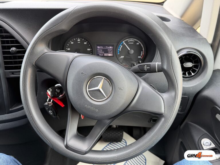 2022 Mercedes e-Vito panel van – dashboard